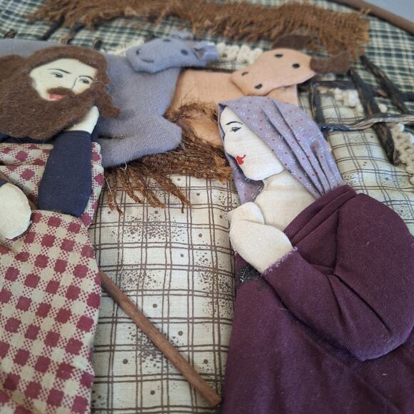 Vintage quilted fabric nativity circular wall hanging Jesus christmas - Picture 3 of 6